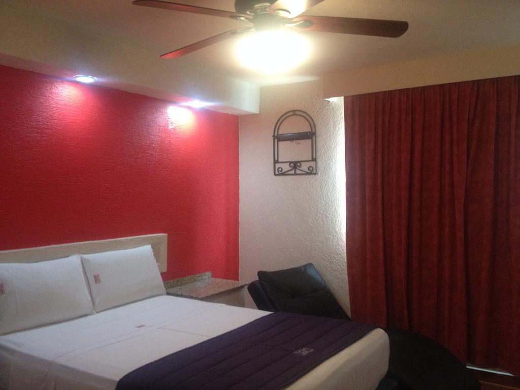 Hotel La Paz Гуадалахара Стая снимка