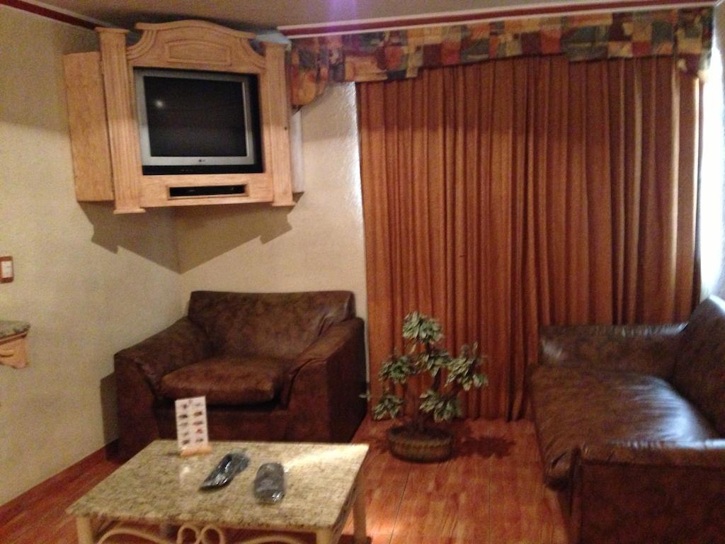 Hotel La Paz Гуадалахара Екстериор снимка