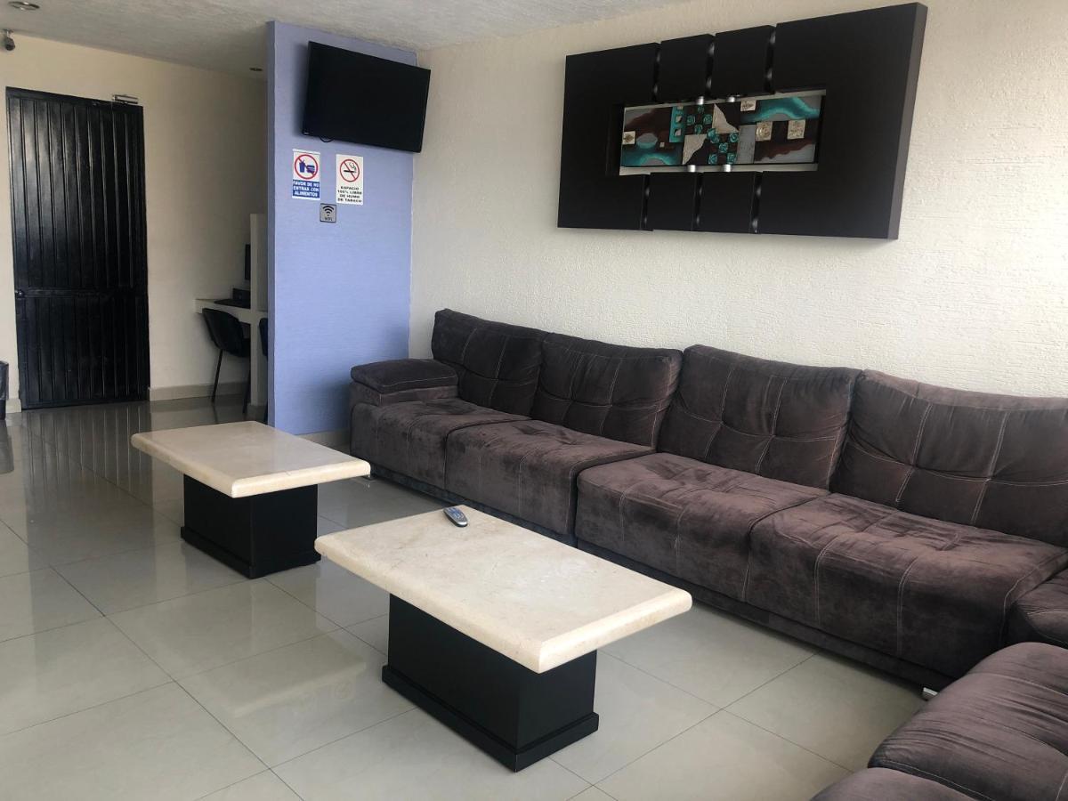 Hotel La Paz Гуадалахара Екстериор снимка