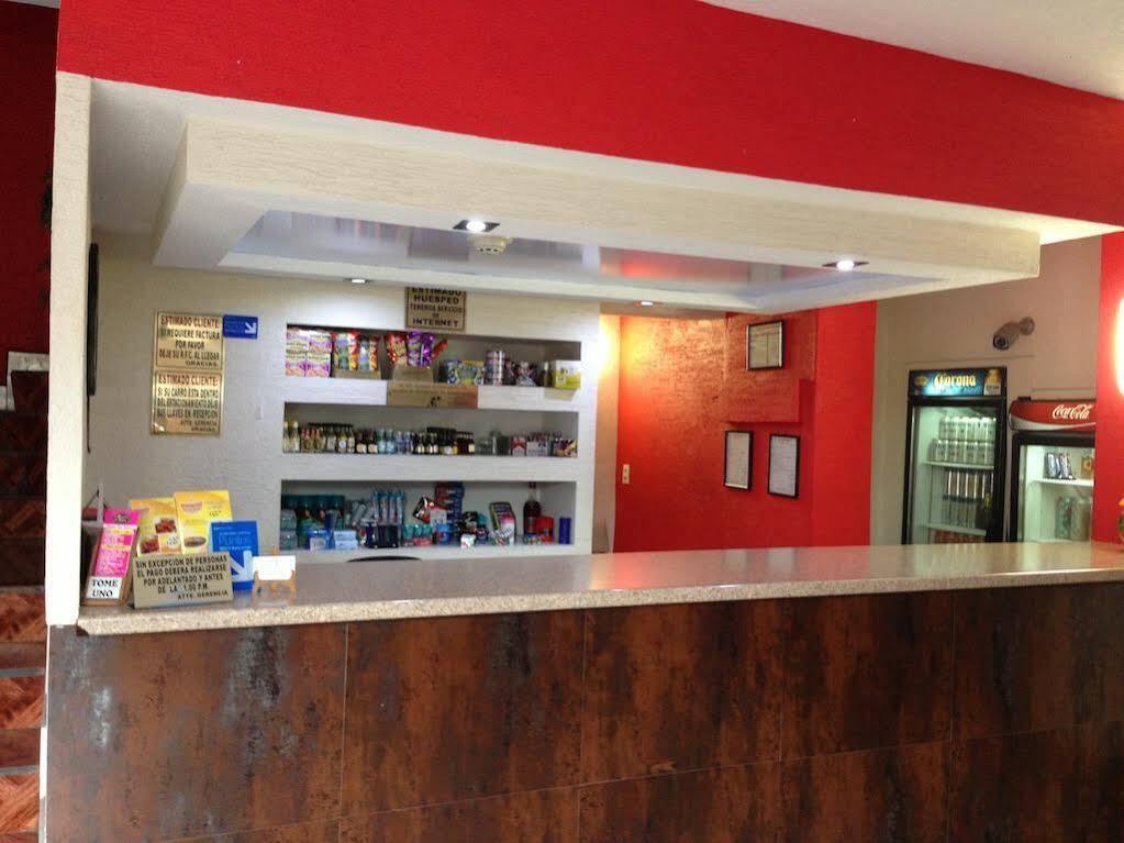 Hotel La Paz Гуадалахара Екстериор снимка