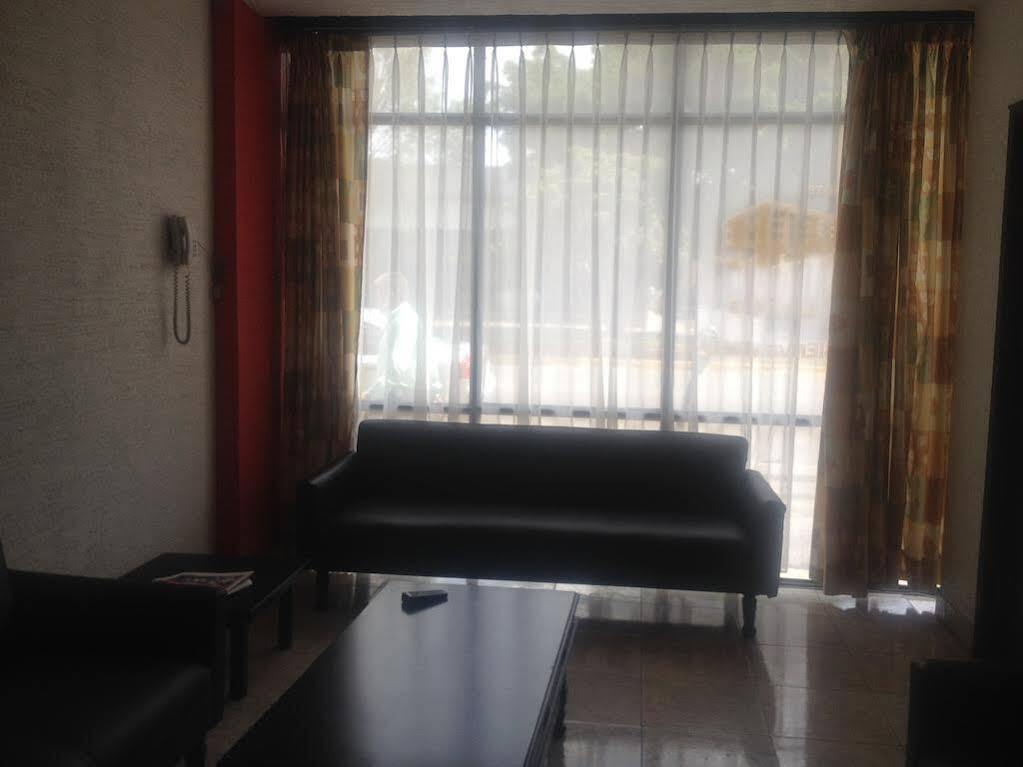 Hotel La Paz Гуадалахара Екстериор снимка